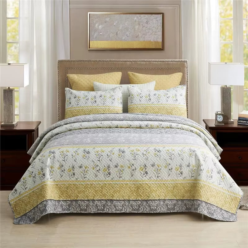 3-Piece Quilt Set with 2 Pillow Shams- Boho Reversible Soft and Lightweight Quilt Bedding Bedspread Coverlet Set